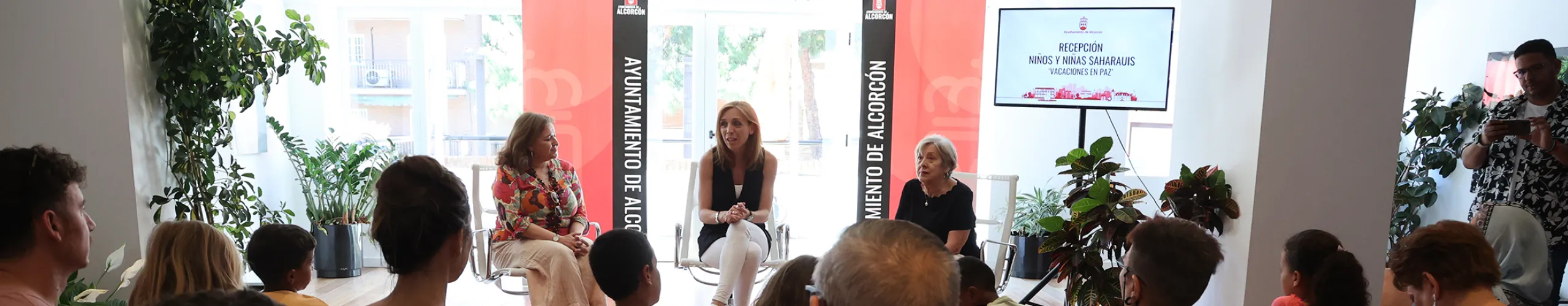 Texto Alternativo: Alcorcón inicia una campaña para buscar familias que acojan a niños y niñas saharauis en verano a través del programa ‘Vacaciones en paz’