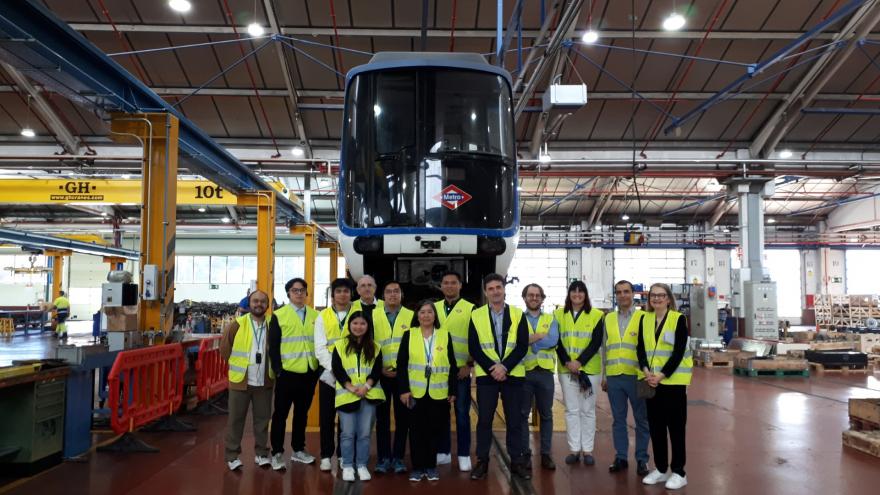 Texto Alternativo: La Comunidad de Madrid recibe una visita cada cuatro días de delegaciones para conocer su red de transporte público