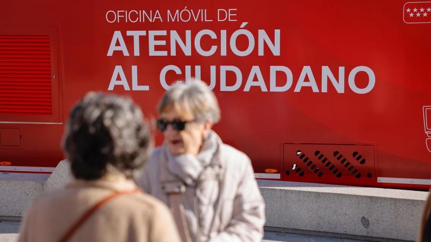 Texto Alternativo: Las Oficinas Móviles de Atención al Ciudadano de la Comunidad de Madrid han atendido a casi 18.000 madrileños desde su puesta en marcha en 2023