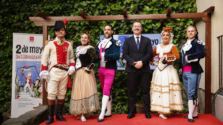 Texto Alternativo: La Comunidad de Madrid la Comunidad de Madrid presenta la programación de las fiestas del 2 de Mayo con zarzuelas, danzas goyescas y conciertos de Camela y Carolina Durante