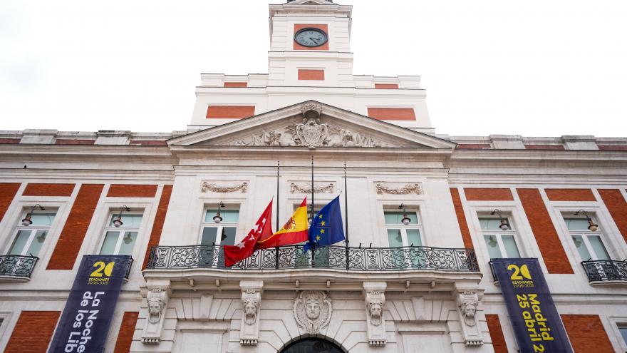 Texto Alternativo: Díaz Ayuso decreta tres días de luto en la Comunidad de Madrid por el fallecimiento del Papa Francisco