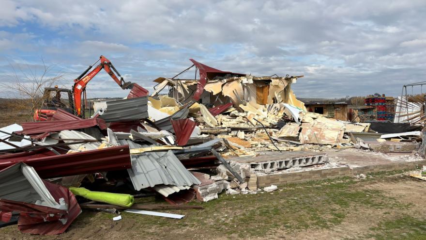 Texto Alternativo: La Comunidad de Madrid culmina el derribo de nueve viviendas ilegales en la Vega del Tajuña para evitar el deterioro de este espacio natural