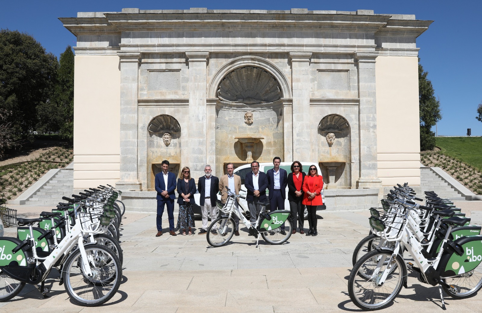 Texto Alternativo: El Ayuntamiento mejora el servicio de bicicletas eléctricas, aumentándolo a 130 unidades y 37 estaciones