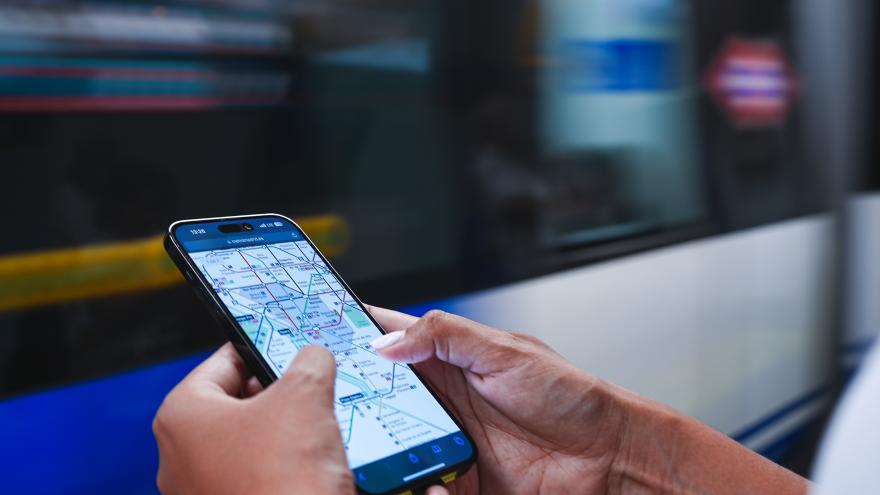 Texto Alternativo: La Comunidad prueba con más de un centenar de madrileños el uso de sus apps en el Citizen Lab del Centro de Innovación Digitaliza Madrid