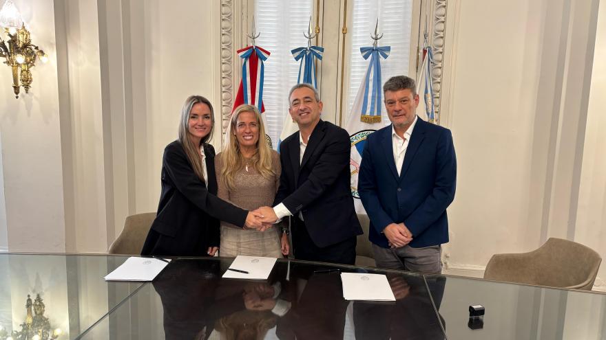 Texto Alternativo: La Comunidad de Madrid firma dos memorandos de Entendimiento en Argentina para reforzar las relaciones institucionales y comerciales