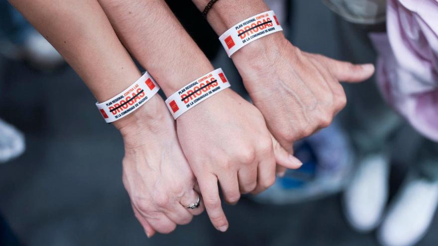 Texto Alternativo: Los 45.000 corredores de la 47ª edición del Maratón de Madrid inundan las calles de la capital con el lema #LasDrogasDestrozanTuVida