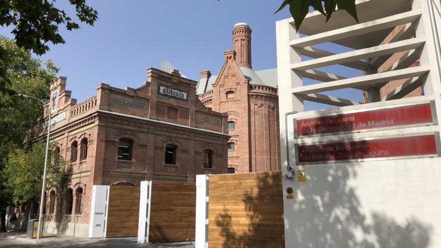 Texto Alternativo: La Comunidad declarará BIC la antigua fábrica de cerveza El Águila y los hornos y chimeneas de la factoría de loza fina de Valdemorillo