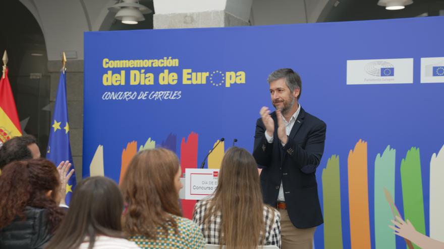 Texto Alternativo: Más de 400 alumnos madrileños conmemoran el Día de Europa con el tradicional concurso de carteles