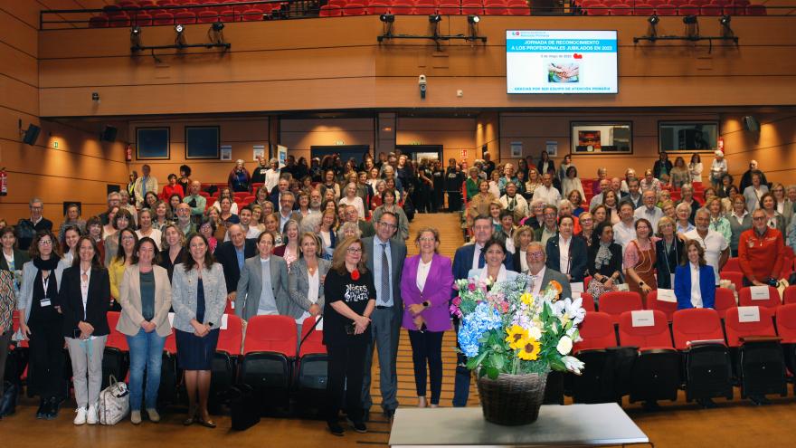 Texto Alternativo: Atención Primaria de la Comunidad de Madrid rinde homenaje a sus 400 profesionales jubilados en 2023
