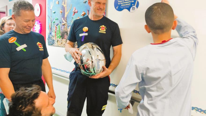 Texto Alternativo: El Hospital público de Fuenlabrada celebra el Día del Niño con los pacientes pediátricos