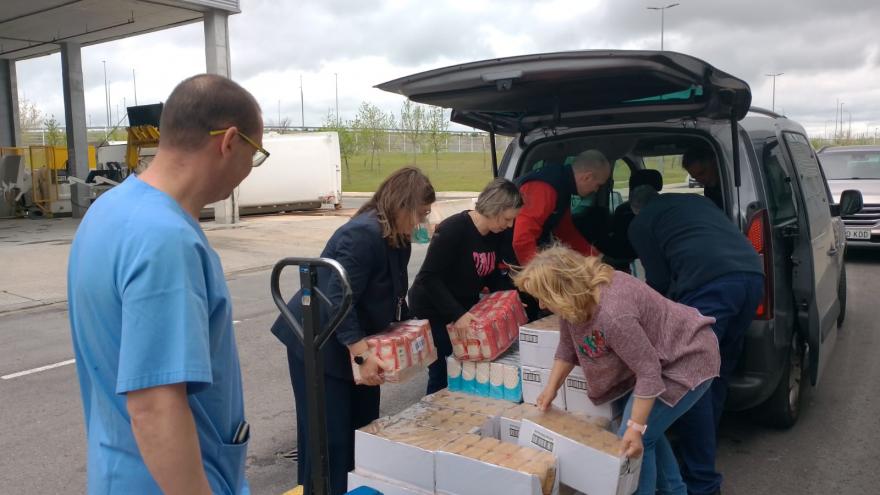 Texto Alternativo: El Hospital público Infanta Cristina entrega cerca de 700 kilos de alimentos, uno por cada vacuna de gripe administrada a sus profesionales