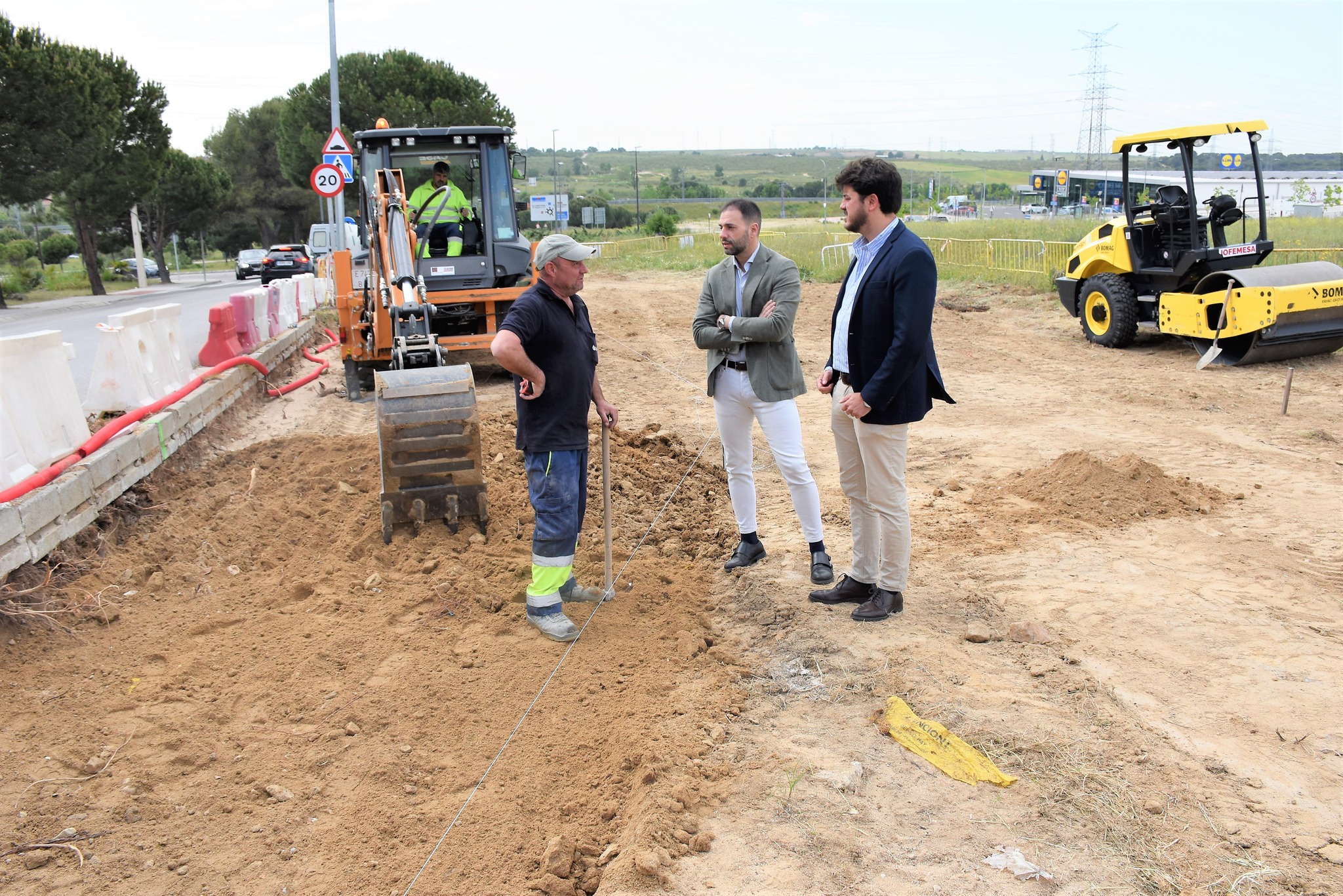 Texto Alternativo: Iniciadas las obras de construcción de una dársena de autobuses en la calle Ebro para dar servicio a los vecinos del Monte de la Villa