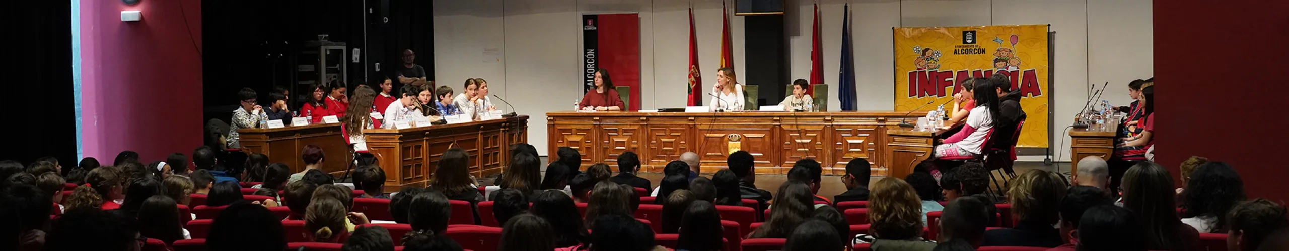 Texto Alternativo: 27 niños y niñas de Alcorcón participan en un Pleno Infantil para presentar propuestas de mejora para nuestra ciudad