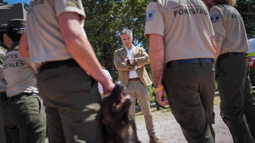 Texto Alternativo: La Comunidad de Madrid aumenta la unidad canina de los agentes forestales con cuatro nuevos perros y tres guías