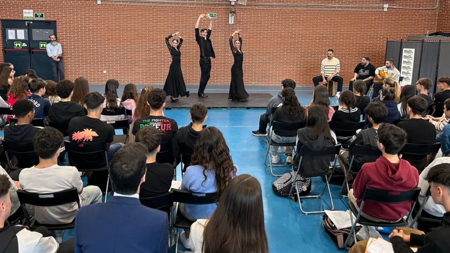 Texto Alternativo: La Comunidad de Madrid acerca el baile a 750 alumnos de pequeños municipios con Conoce la danza española