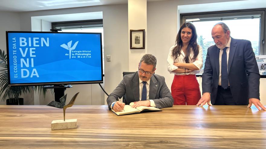 Texto Alternativo: La Comunidad de Madrid apoya un plan estratégico de promoción del bienestar emocional de niños y adolescentes en el fútbol base