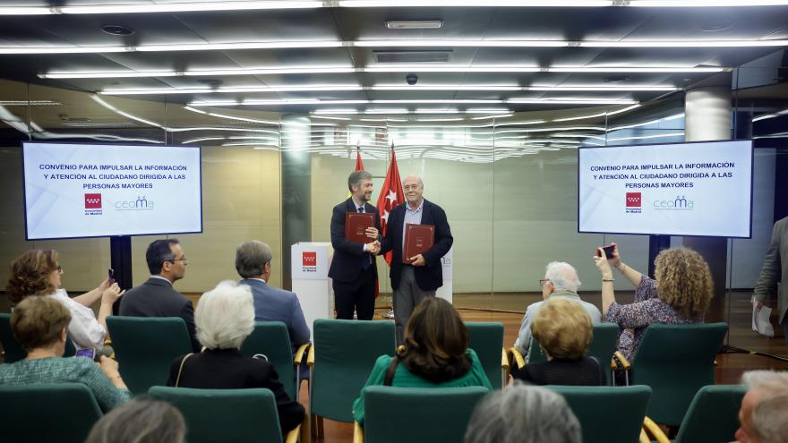 Texto Alternativo: La Comunidad de Madrid acerca a los mayores sus servicios de información y atención al ciudadano