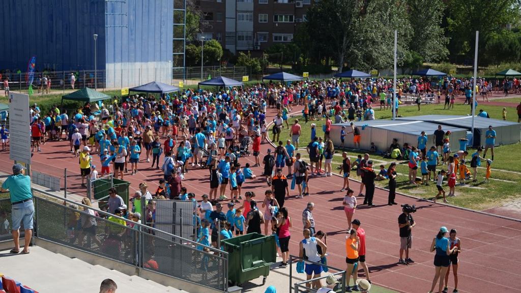 Texto Alternativo: Unas 10.000 personas disfrutaron de la Fiesta del Deporte, la XLIII Carrera Popular y la entrega de trofeos del deporte local