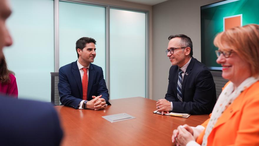 Texto Alternativo: La Comunidad de Madrid, en la University of Miami, uno de los centros educativos más prestigiosos de EE.UU.