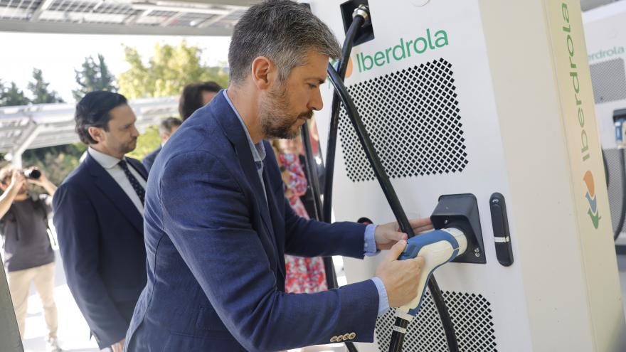 Texto Alternativo: La Comunidad de Madrid concede 35,9 millones de euros en ayudas a la movilidad eléctrica, más de la mitad de los fondos disponibles