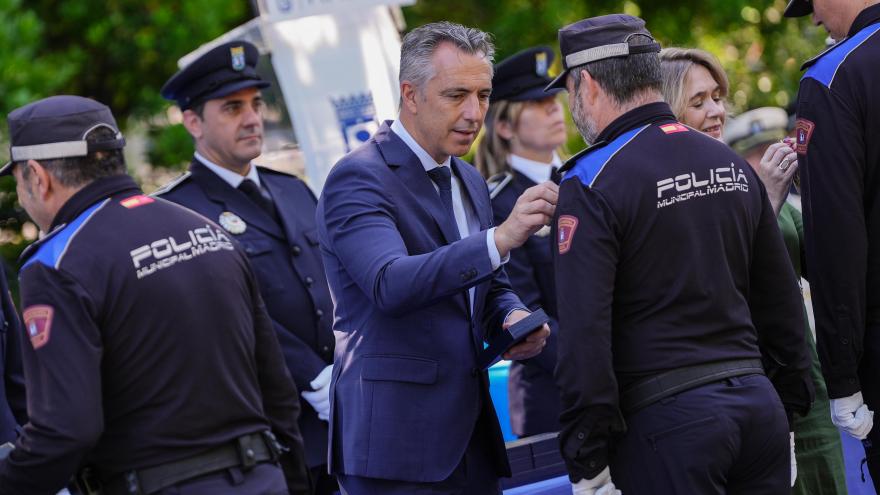 Texto Alternativo: La Comunidad de Madrid, en la entrega de reconocimientos al mérito profesional de la Policía Municipal de Madrid