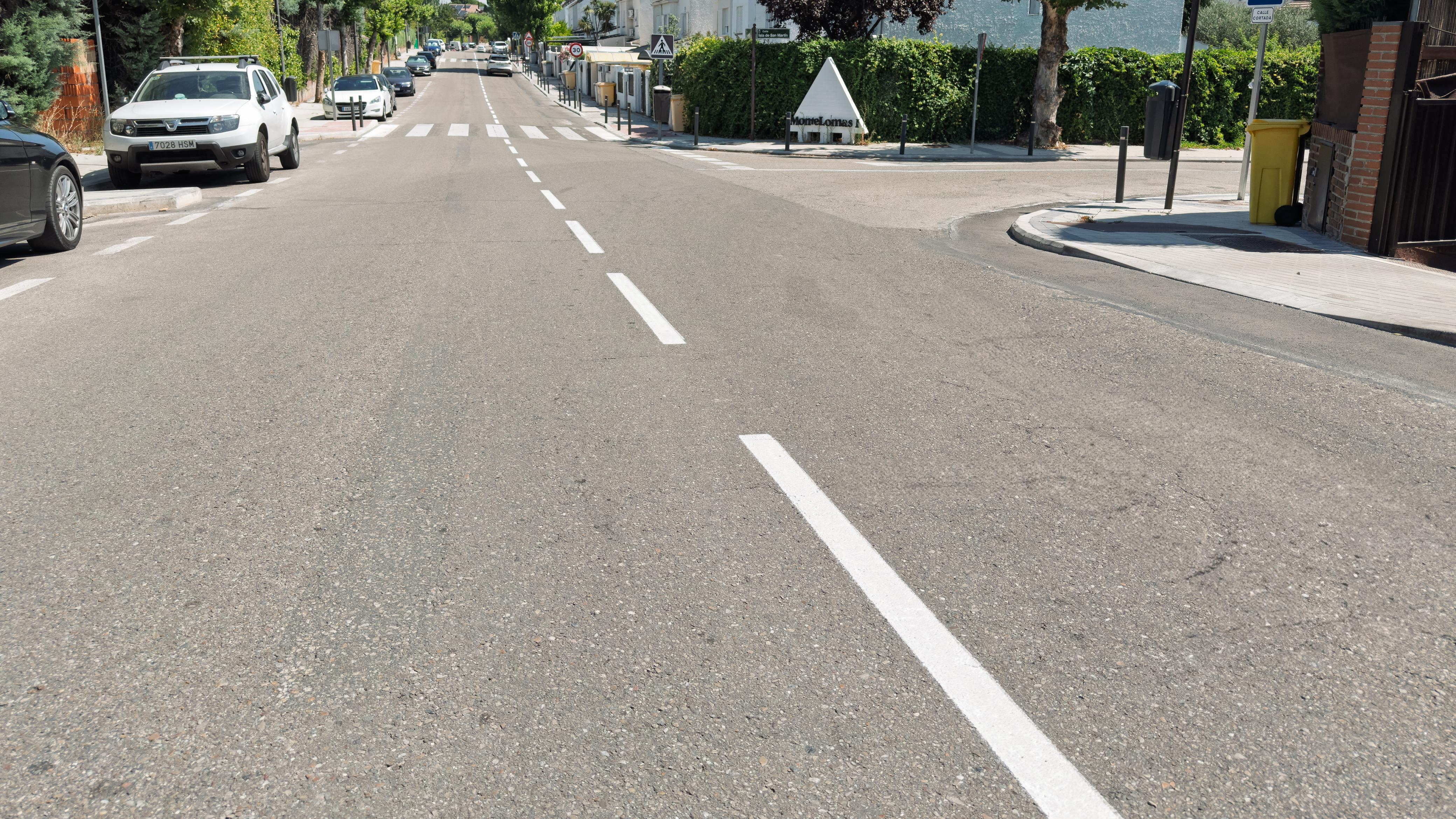 Texto Alternativo: El Ayuntamiento realiza la campaña anual de renovación de pintura vial