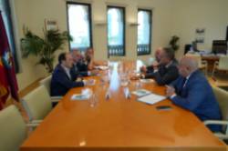 Texto Alternativo: El alcalde de Móstoles plantea al Ayuntamiento de Madrid nuevas medidas de acondicionamiento en Cuatro Vientos