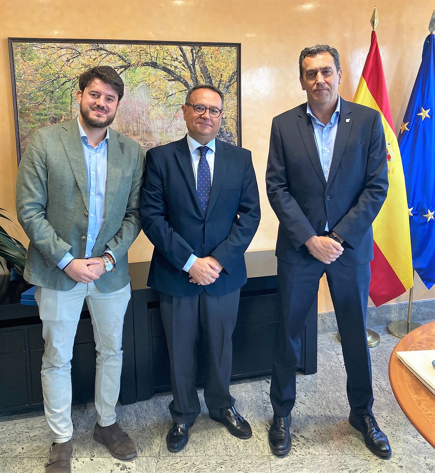 Texto Alternativo: El alcalde mantiene un encuentro con el presidente de la Confederación Hidrográfica de Tajo para abordar asuntos relacionados con el abastecimiento de agua en el municipio