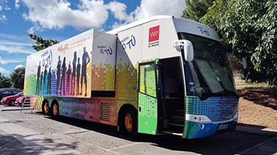 Texto Alternativo: El autobús “Drogas o tú” llega a Móstoles para reforzar la prevención de conductas adictivas entre los jóvenes