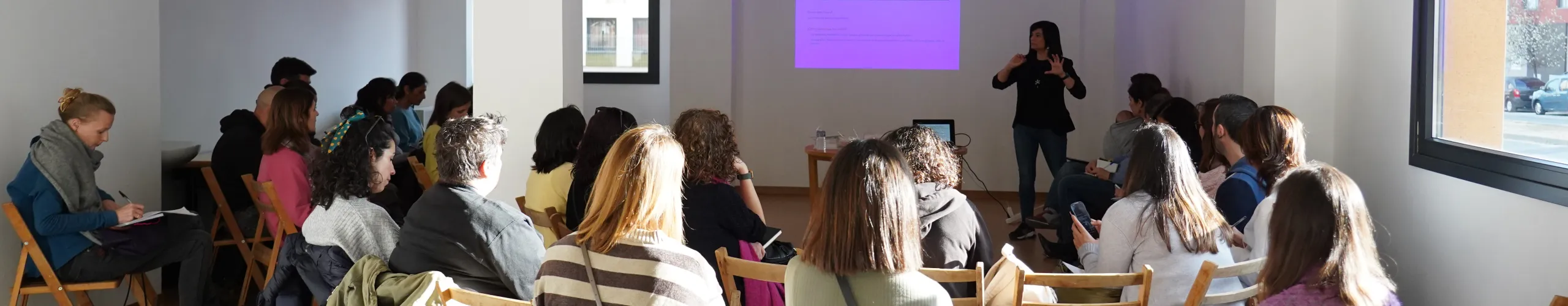 Texto Alternativo: La Escuela de Familias impulsa una nueva programación para acompañar en la educación y crianza a través de actividades familiares, cursos y monográficos
