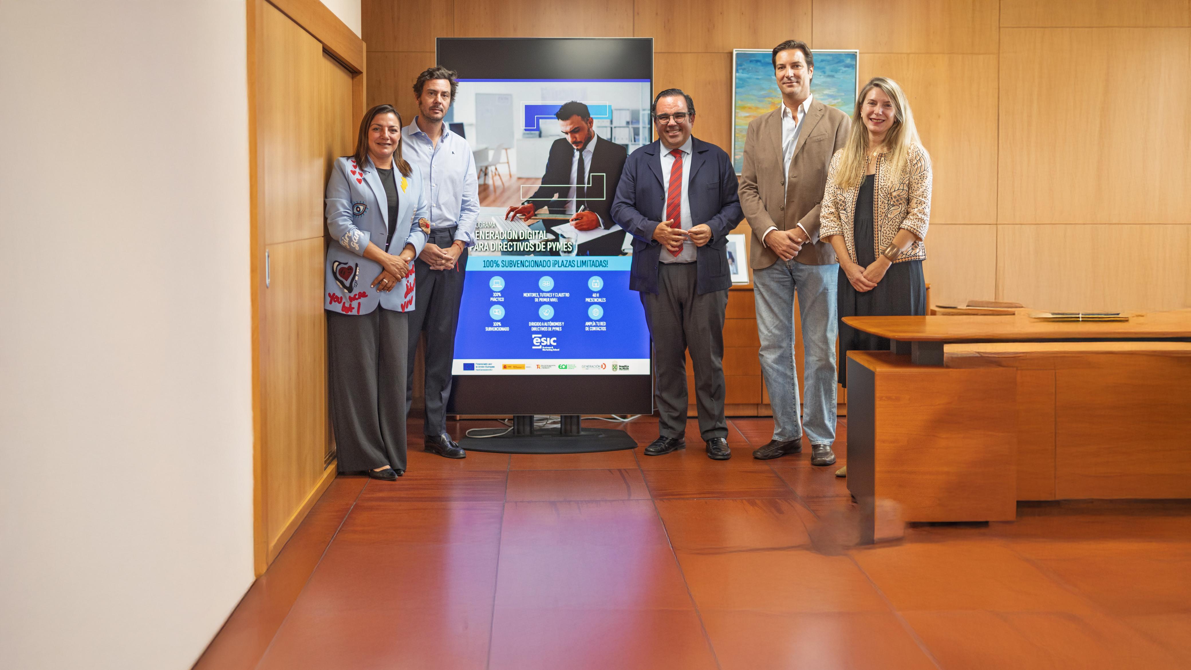 Texto Alternativo: El Ayuntamiento y ESIC firman un convenio para ofrecer formación digital a directivos de pymes y autónomos