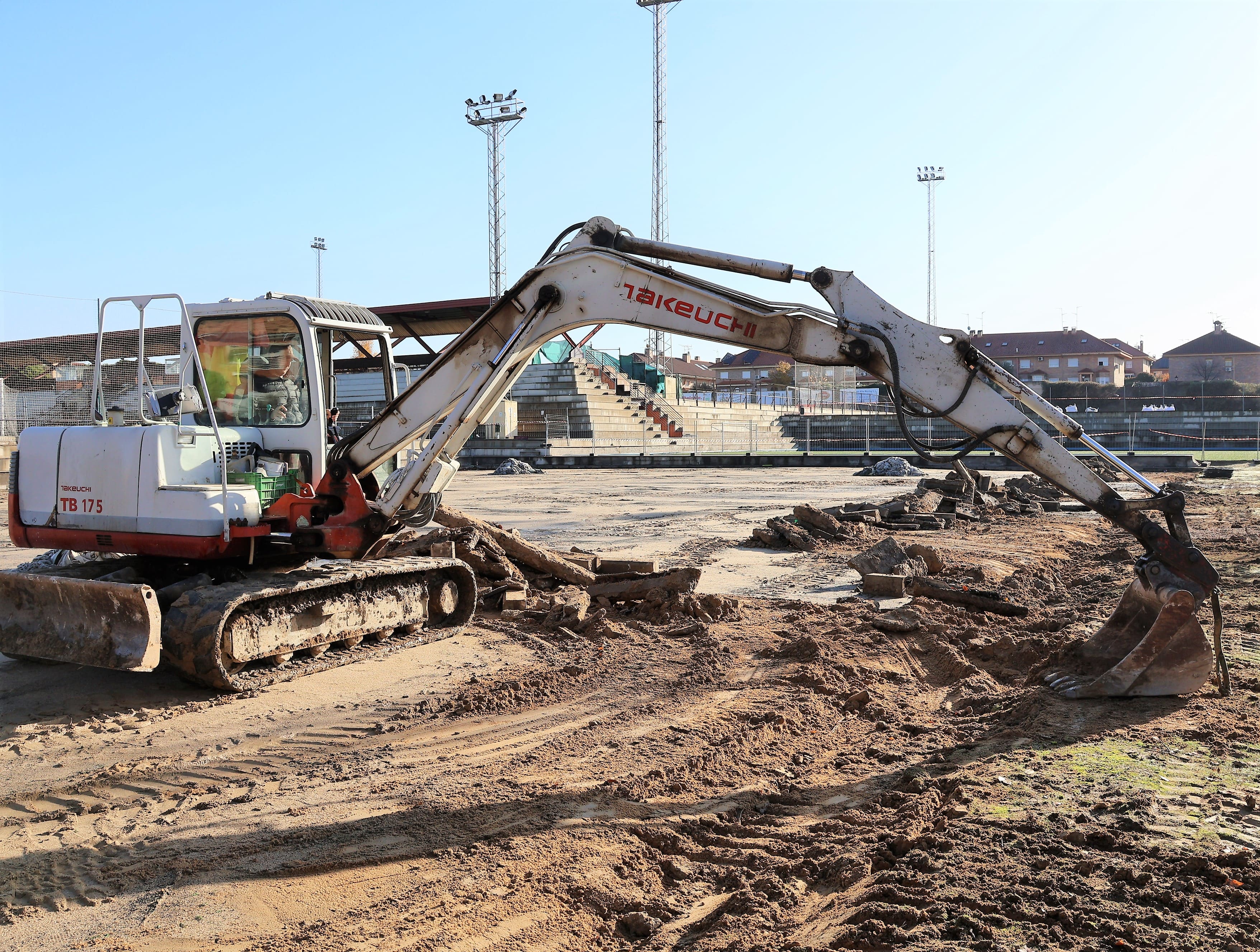 Texto Alternativo: Comienzan las obras para la sustitución del césped artificial de los tres campos de fútbol 7