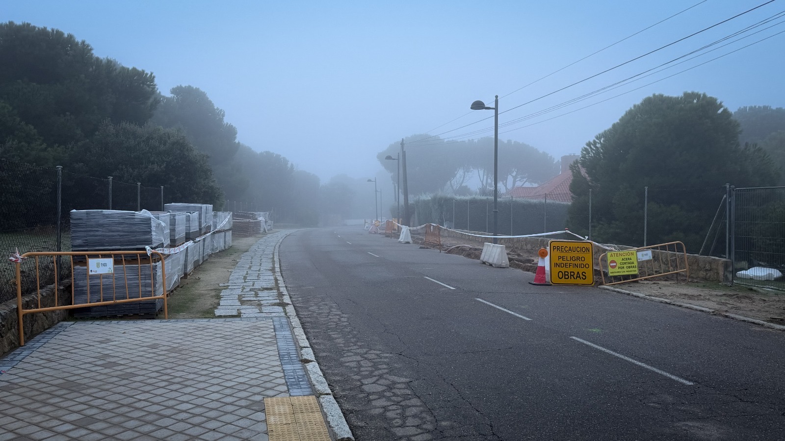 Texto Alternativo: El Ayuntamiento ha iniciado la fase final de acerado en la calle Castro Urdiales, en Bonanza
