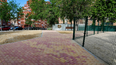 Texto Alternativo: El alcalde de Móstoles visita la remodelación de la calle Nicaragua