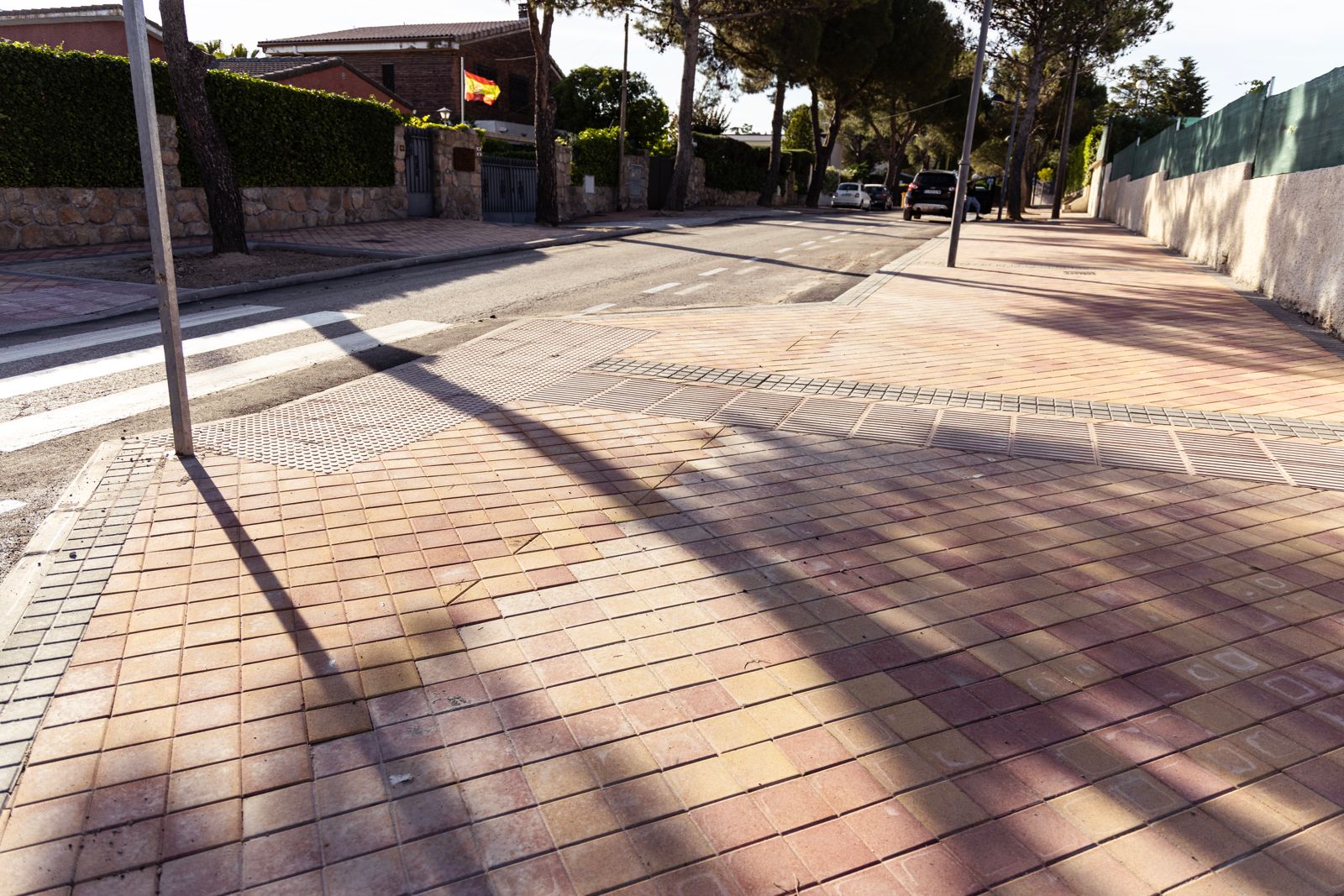 Texto Alternativo: Finalizan los trabajos de acerado en la calle Río Jarama, en Parque Boadilla
